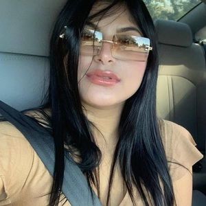 Meet your Posher, Manuela